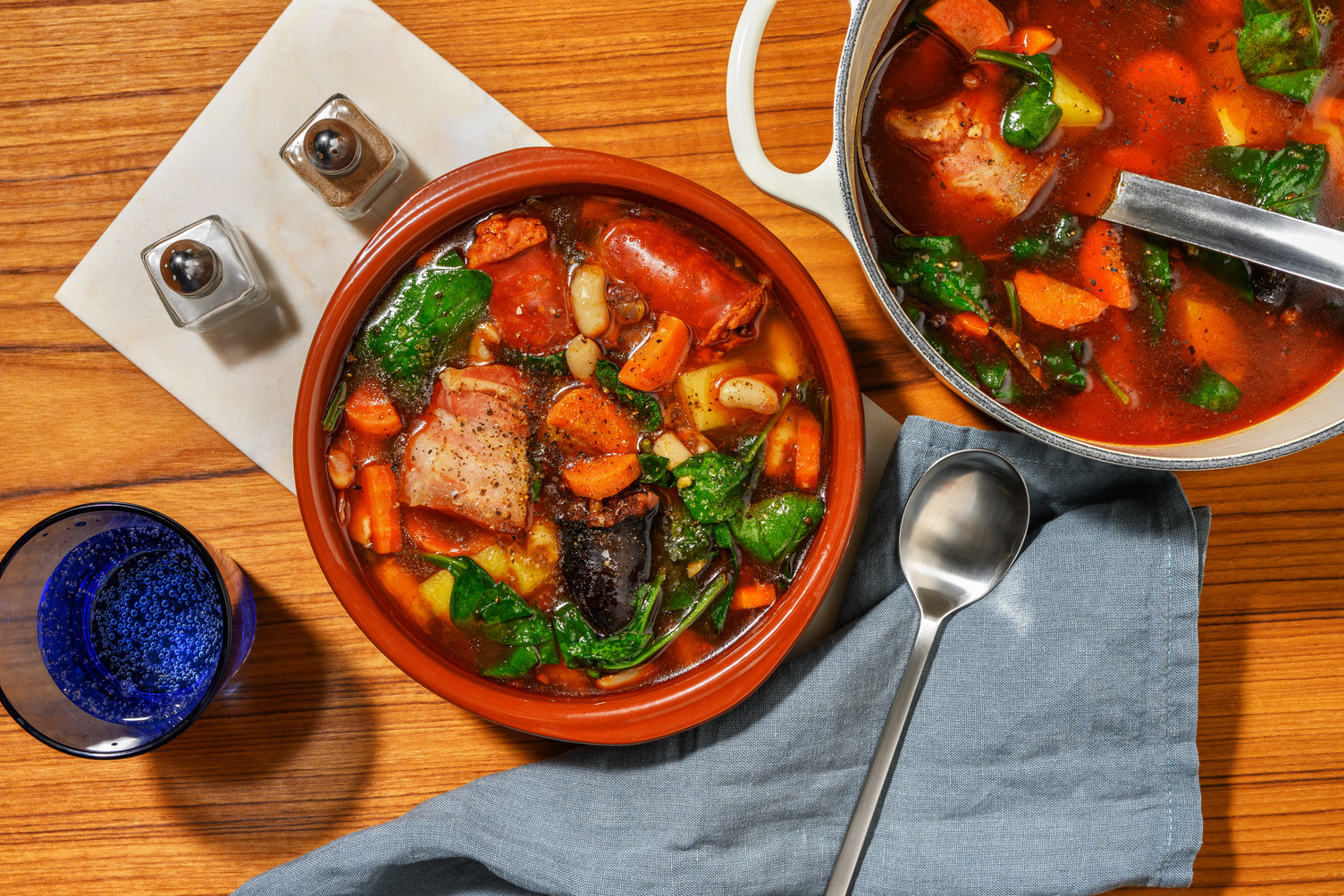 Caldo gallego con chorizo, morcilla y panceta