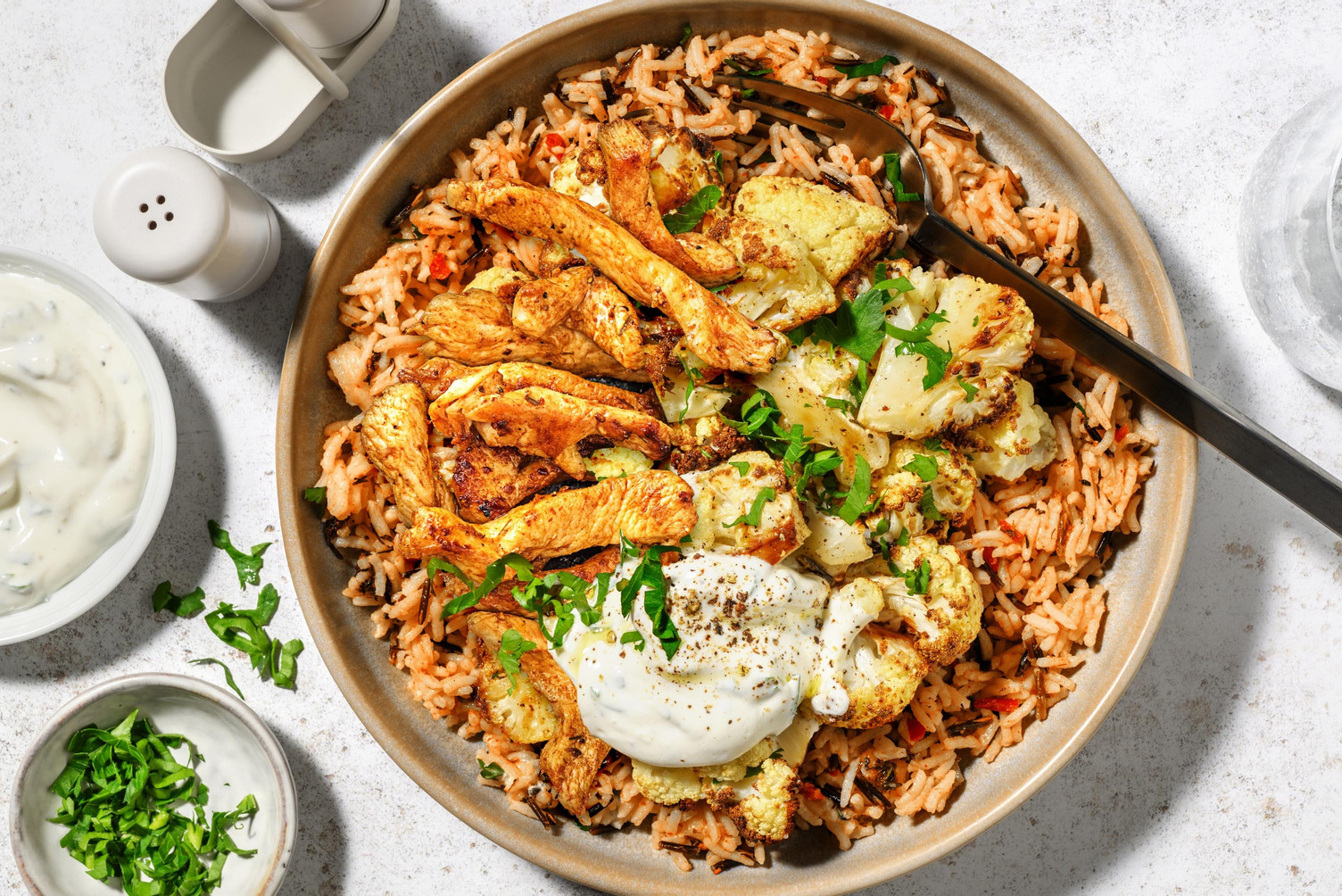 Nigerianischer Jollof-Reis mit extra Hähnchen