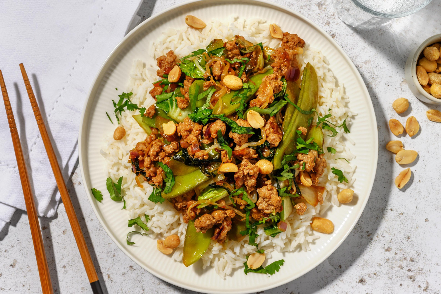 Hoisin stir-fry met pinda's