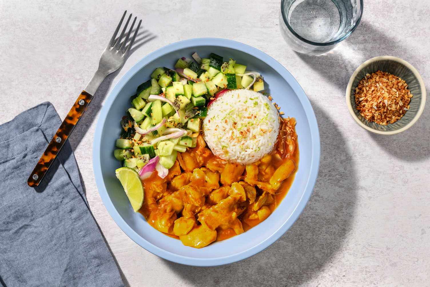 Glazed Sriracha-Hühnchen-Bowl auf Limettenreis