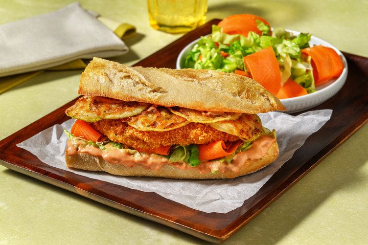 Tyskinspireret schnitzel-sandwich med bacon