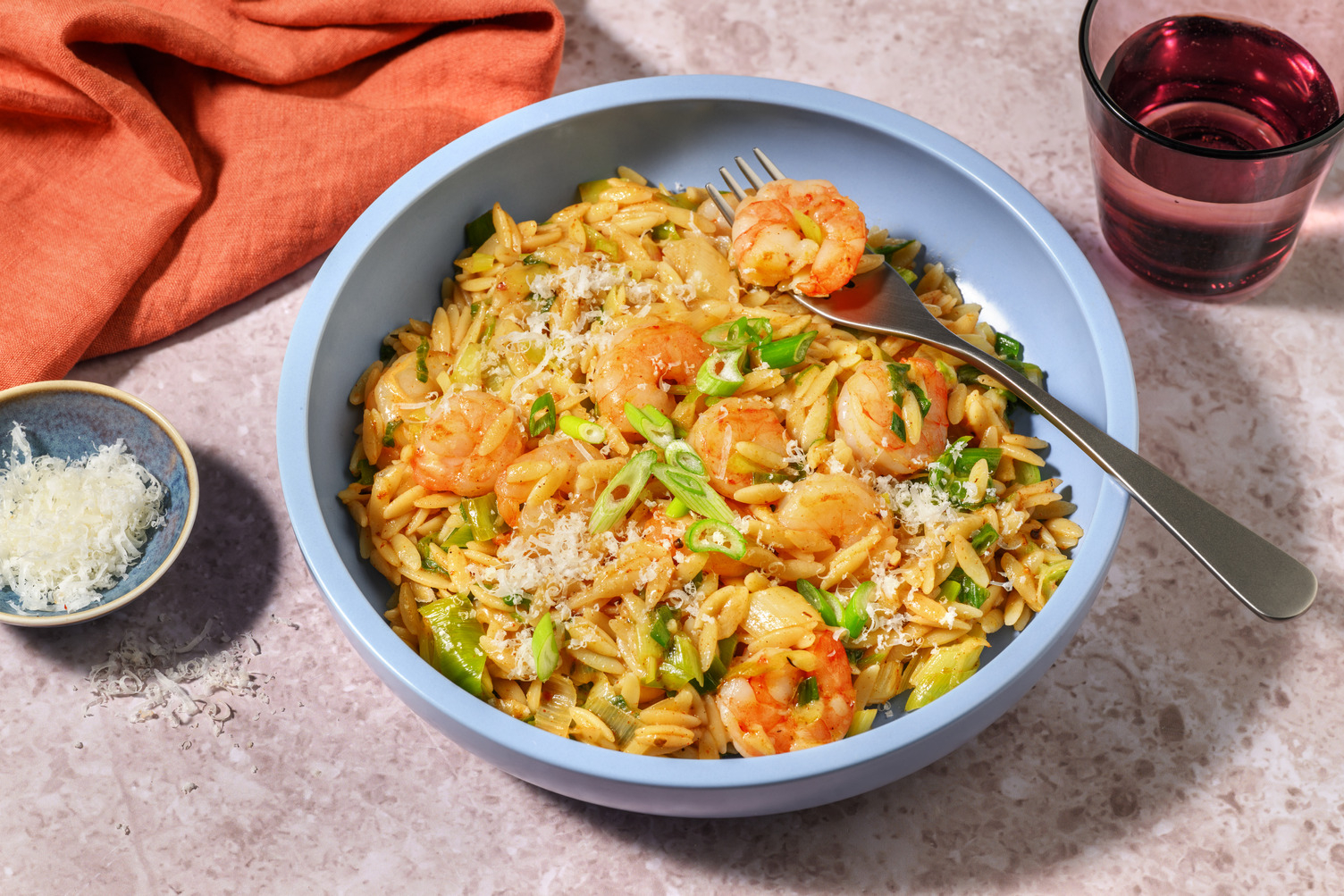 Orzo cremoso con langostinos al estilo cajún
