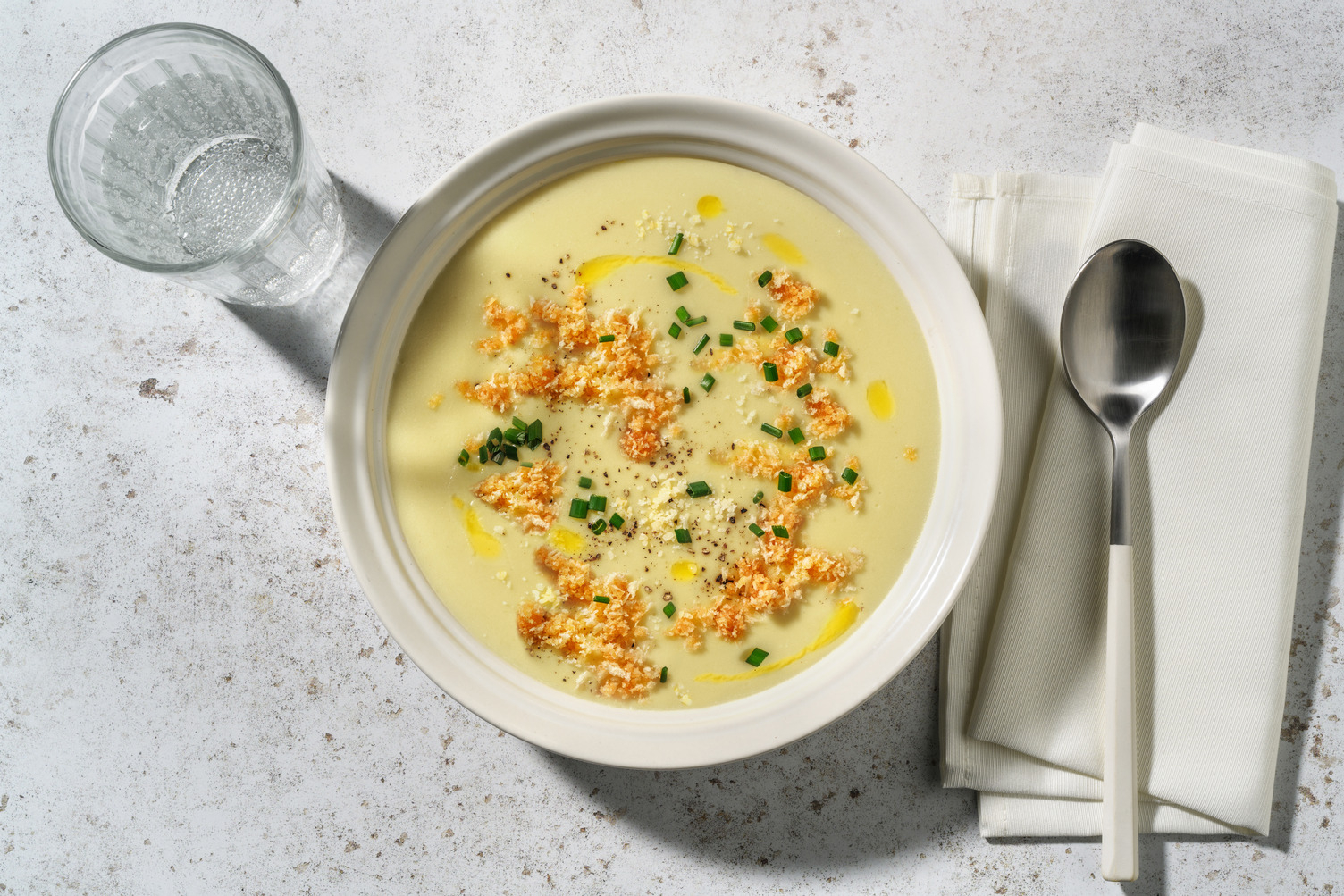Crema de espárragos blancos con panko al membrillo