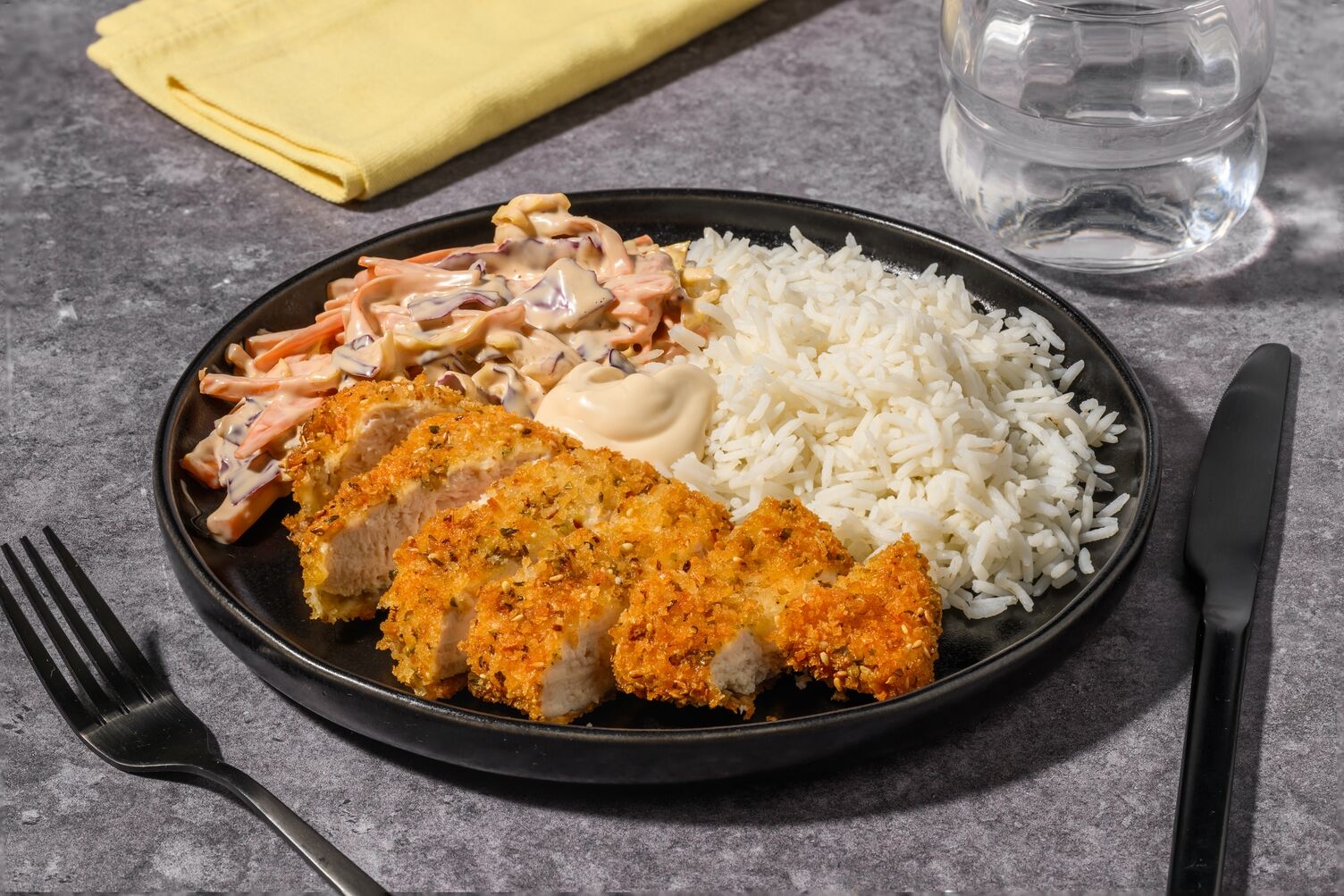 Japanisches Schweine-Katsu mit cremigem Coleslaw