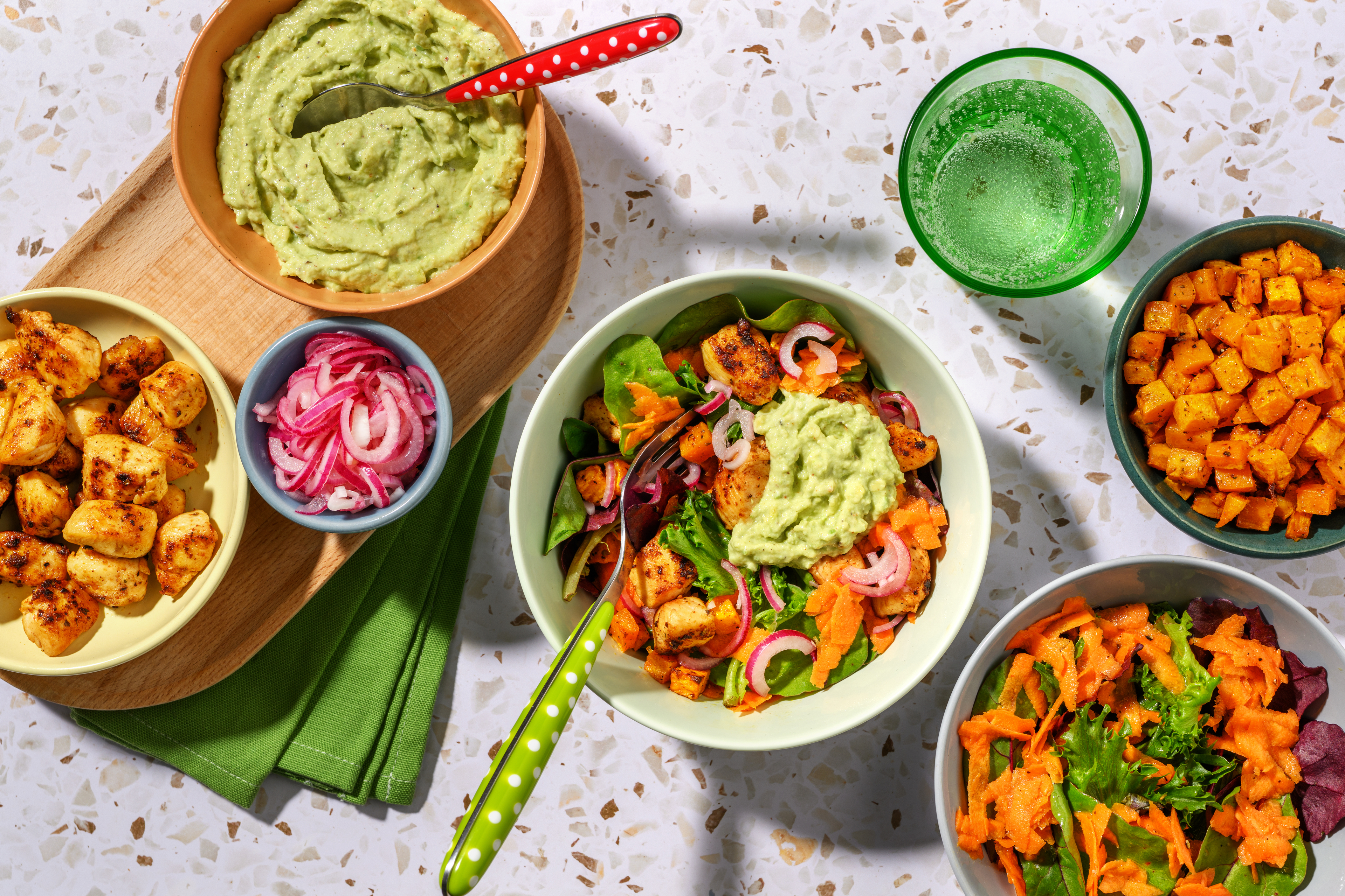 Azteca Bowl : poulet, avocat & sauce yaourt