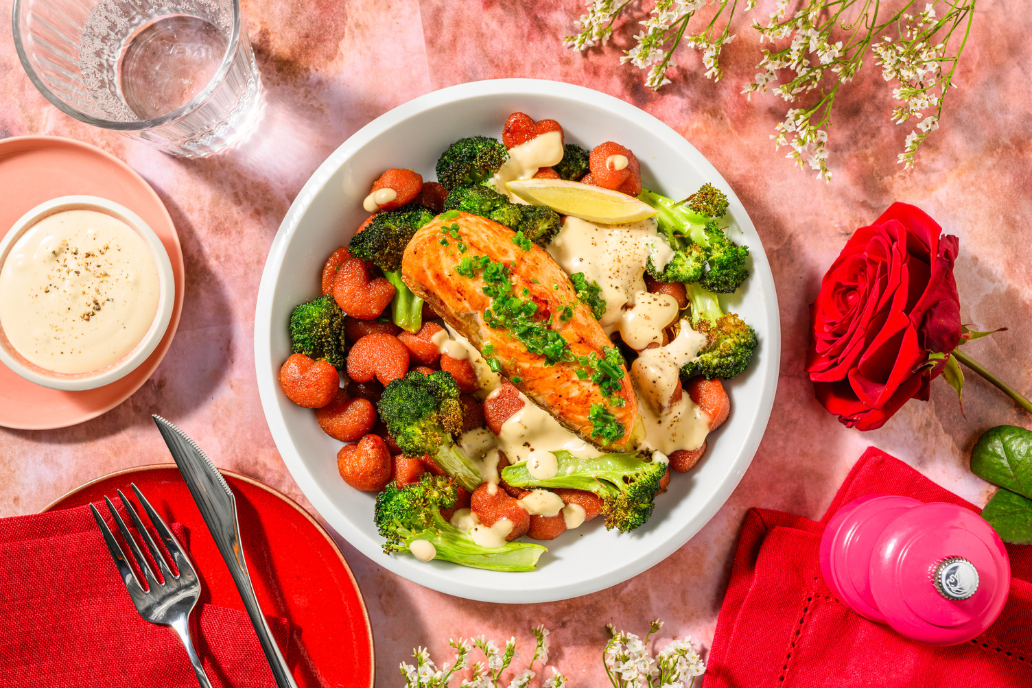 Lachsfilet auf pinken Rande-Gnocchi