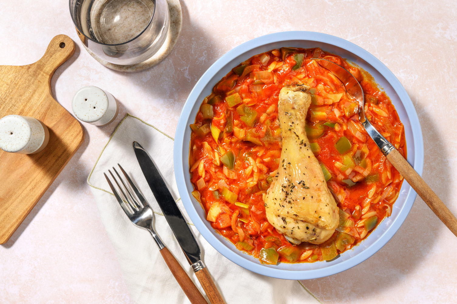 Guiso de orzo con pollo a la mediterránea