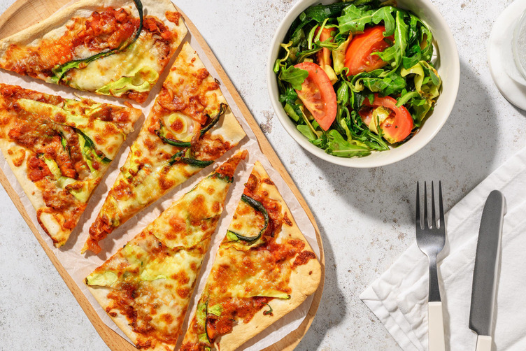 Flammkuchen met betoverde basilicumcrème en monsterlijke mozzarella