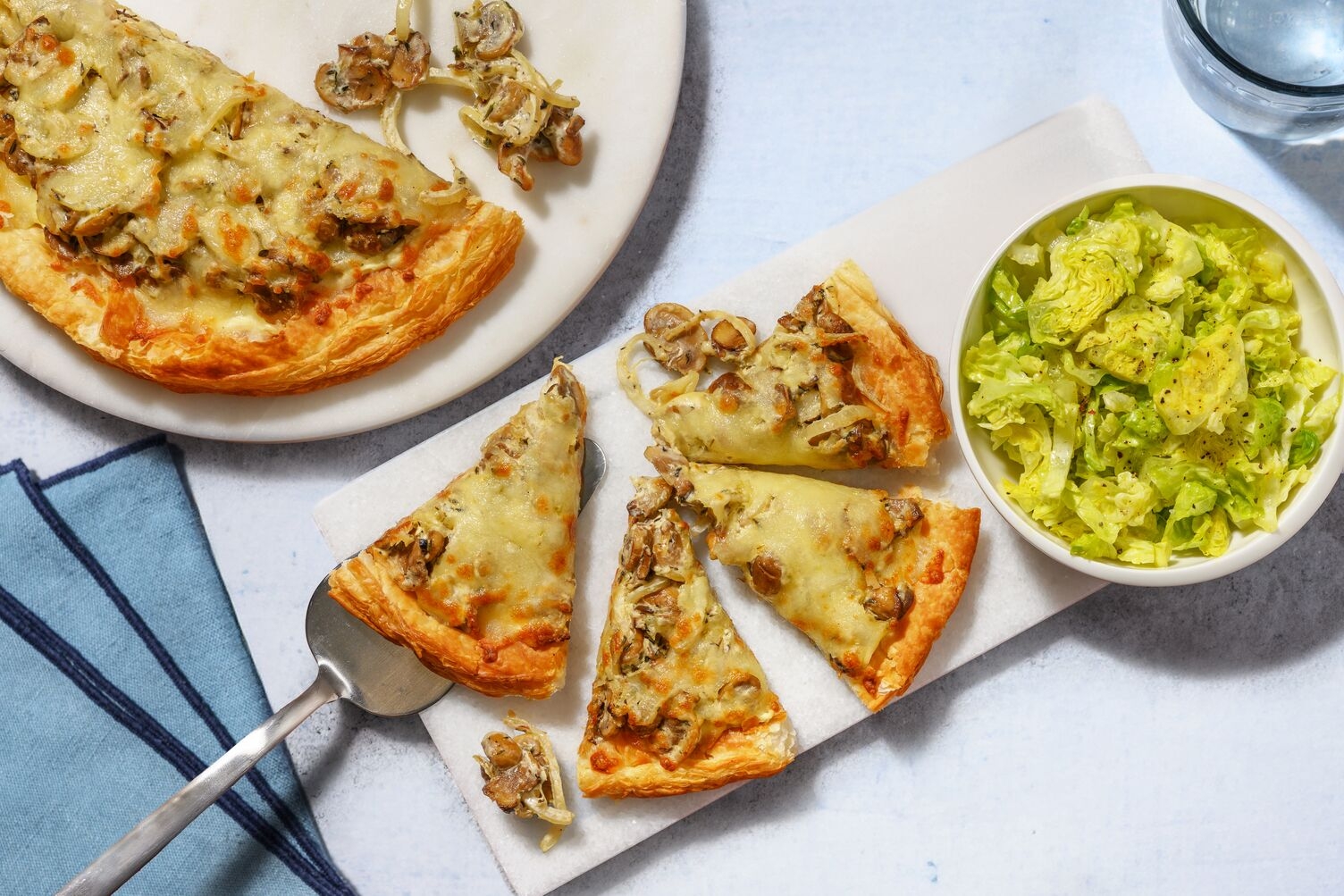 Tarte fine forestière & duo de fromages