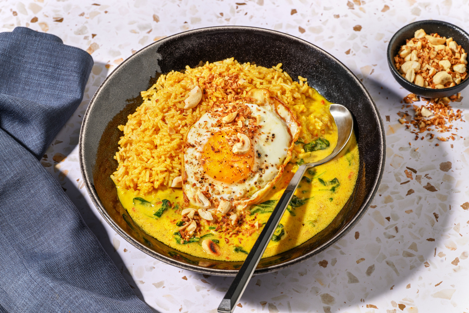 Curry doux au coco, tomates & épinards