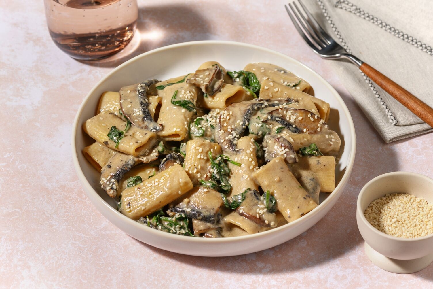 Fusilli complets épinards, miso & portobellos