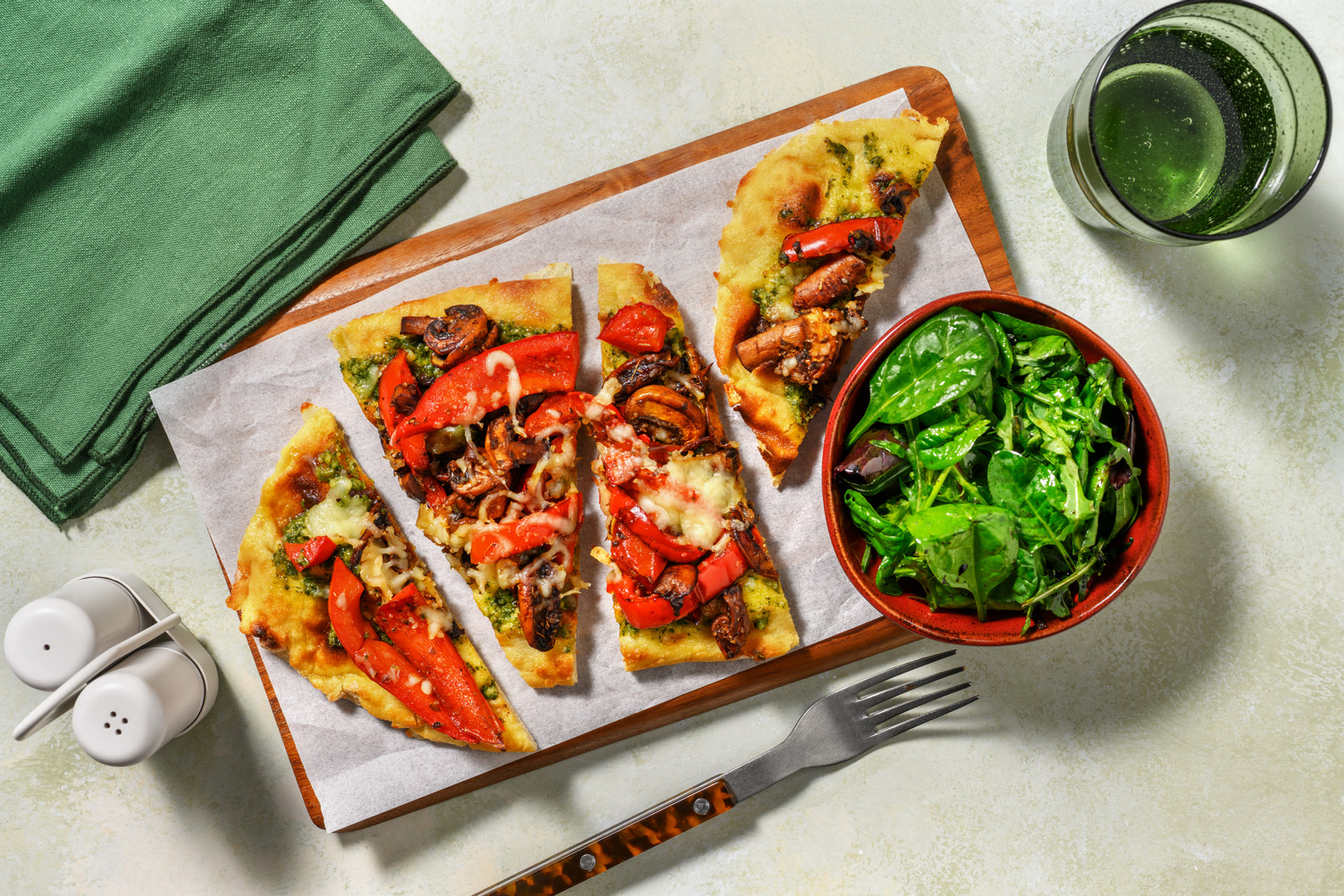 Pizza naan Verdura mozza, pesto & poivrons