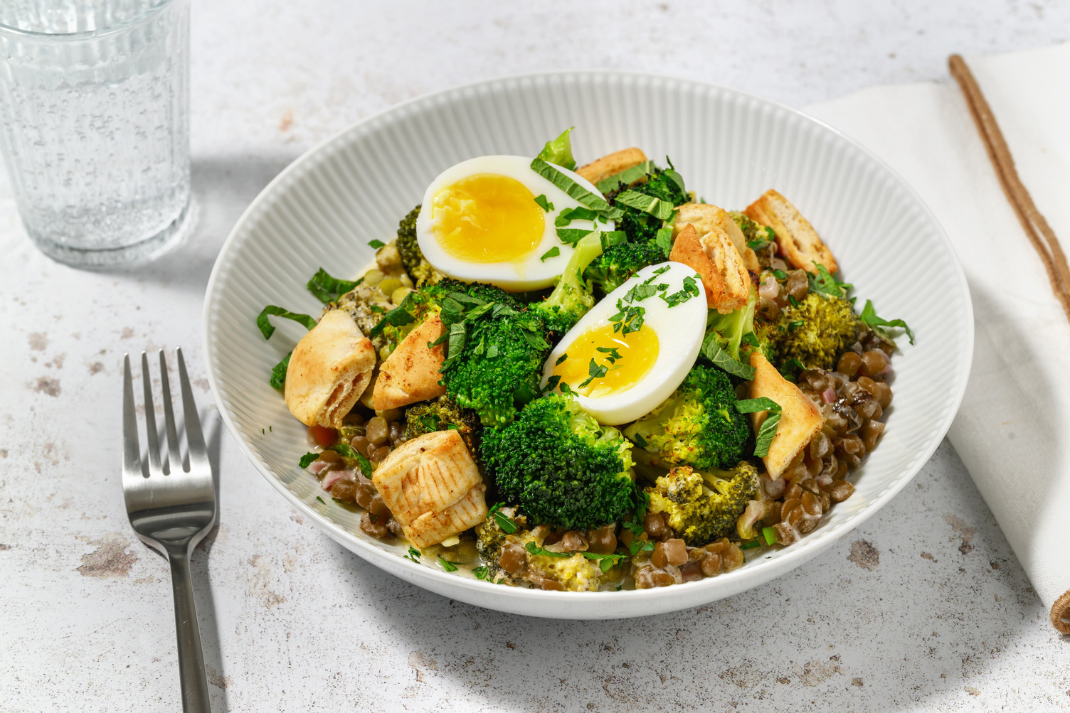 Lentilles au tahini, feta AOP & brocoli rôti