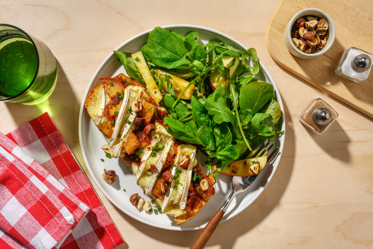 Tartine normande camembert, pommes & noisettes