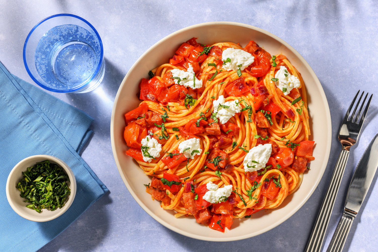 Linguine au chorizo, tomates cerises & ricotta