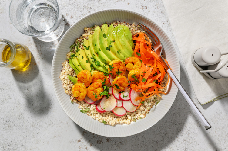 Poke bowl : quinoa, crevettes & avocat