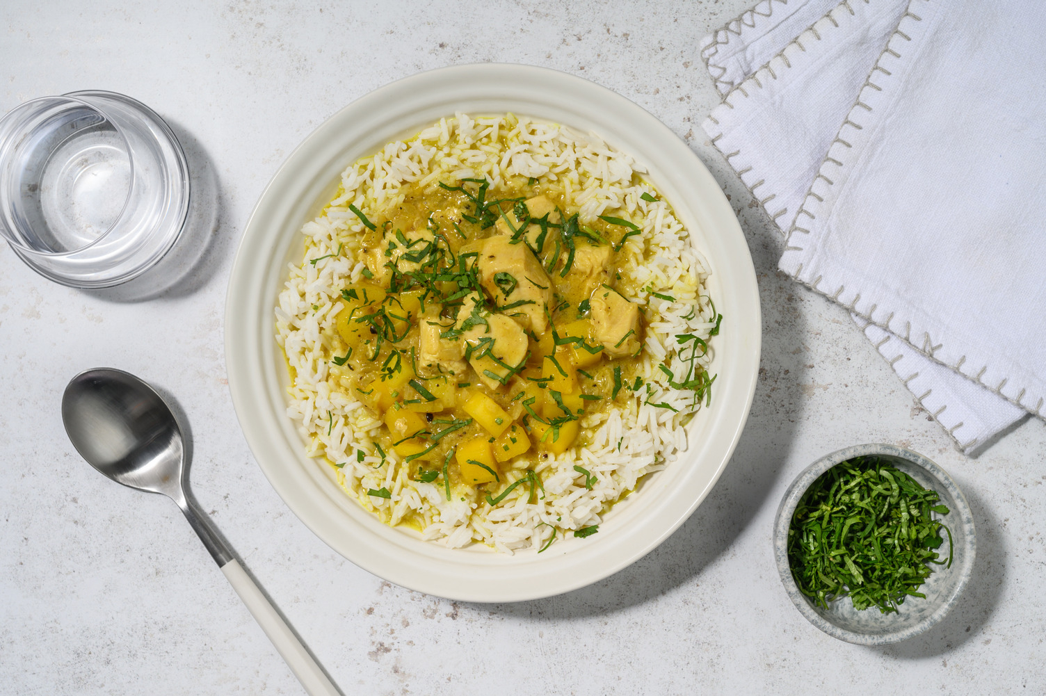 Poulet doré au curry-coco & mangue