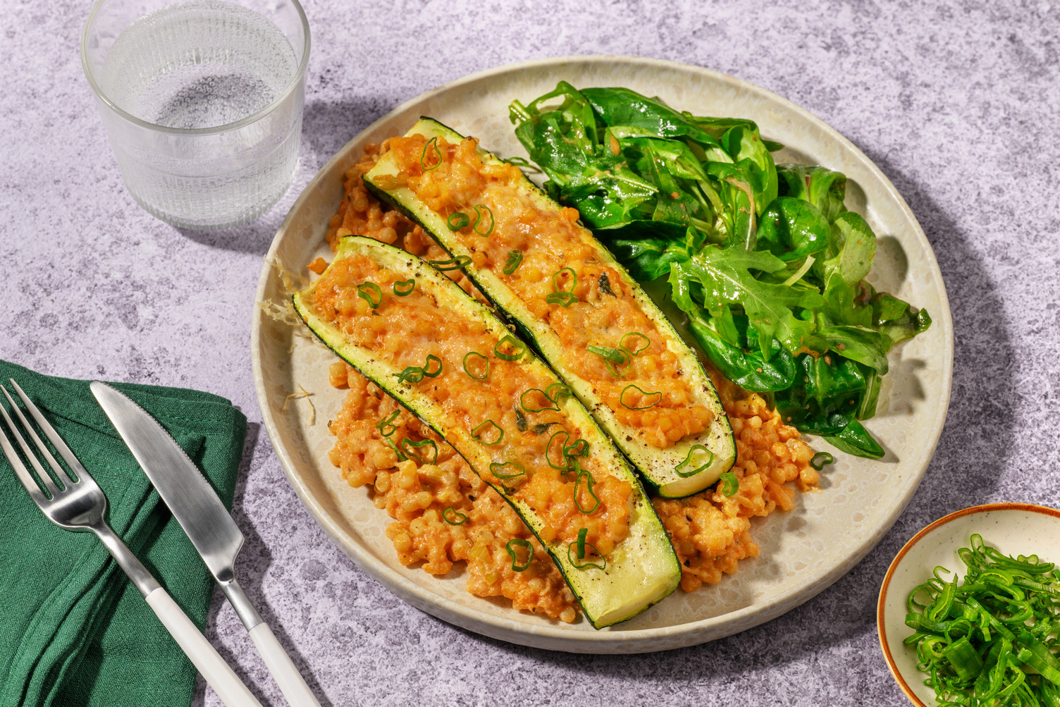 Courgette farcie au couscous, ricotta & basilic