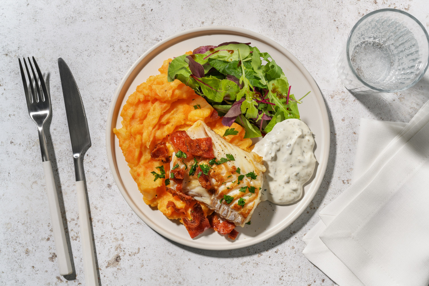 Lieu au paprika, lard & purée de carotte