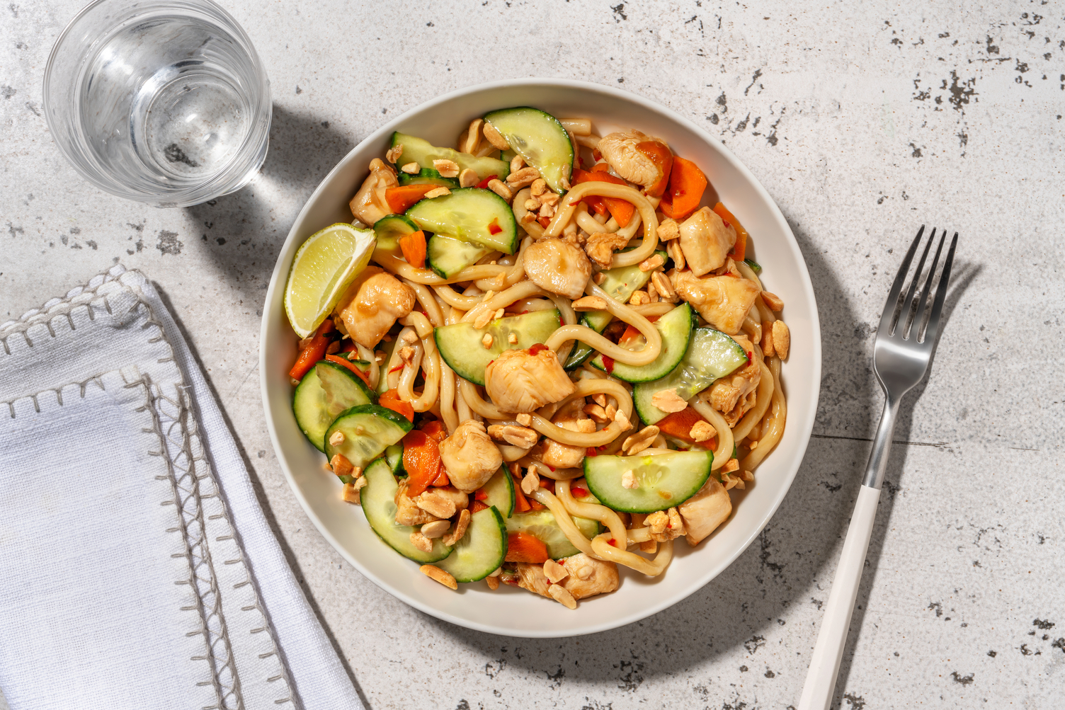 Udon Salade : dinde à la thaï & cacahuètes