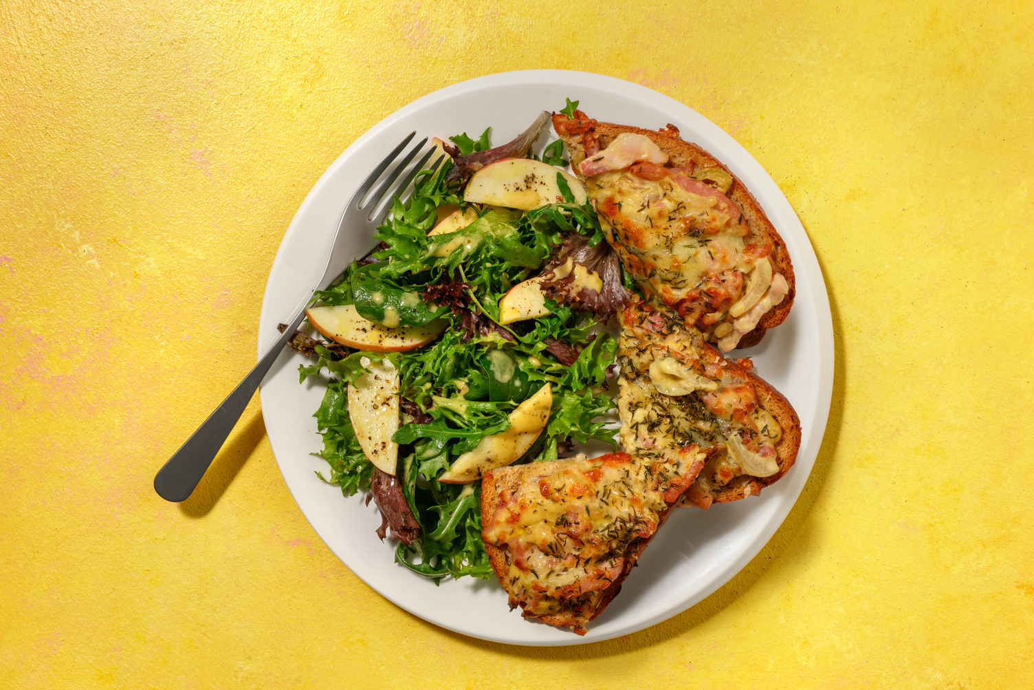 Tartines rustiques flash : cantal AOP & lardons