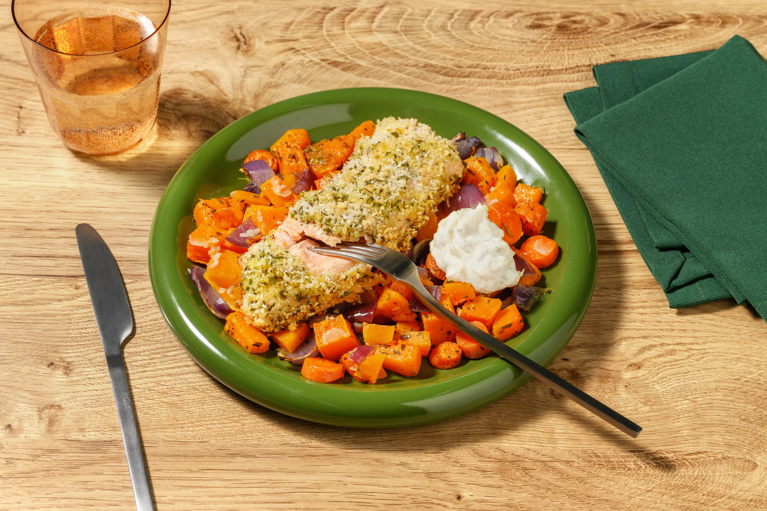 Saumon en croûte herbacée & carotte rôtie