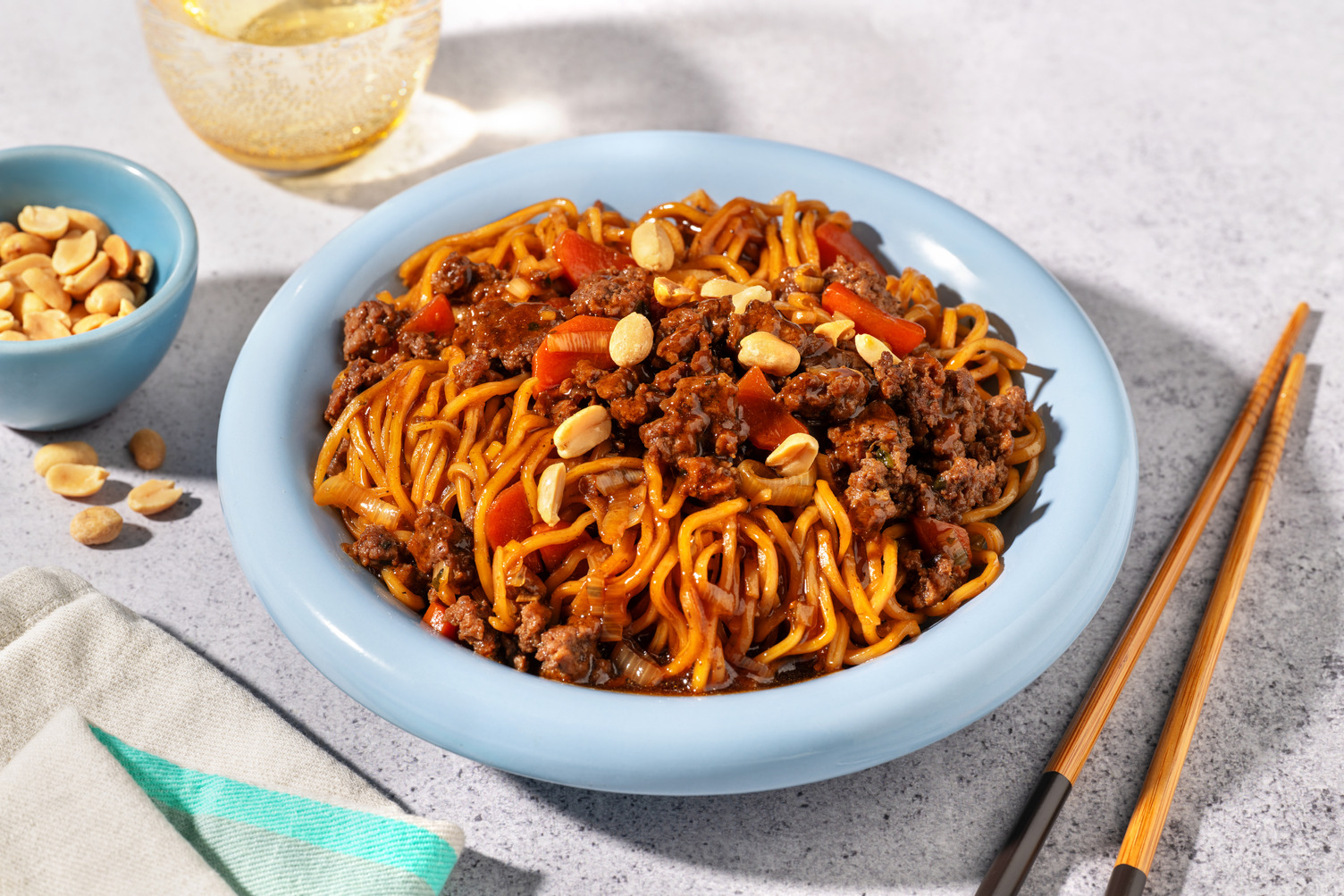 Wok de nouilles bœuf haché & légumes sautés