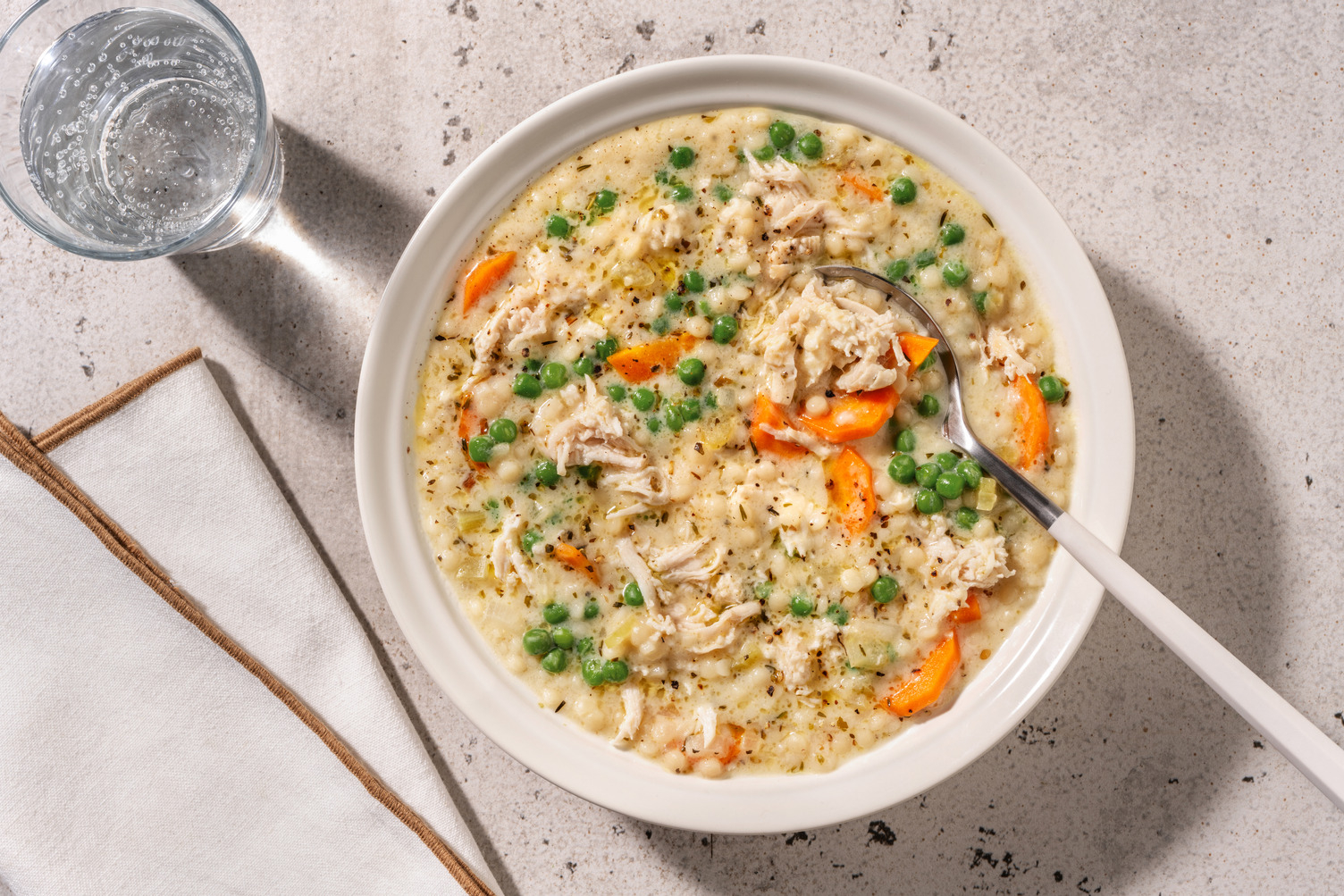 Soupe réconfortante au poulet & couscous perlé