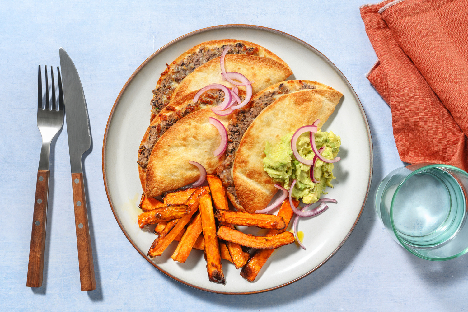 Cheesy quesadillas aux haricots noirs