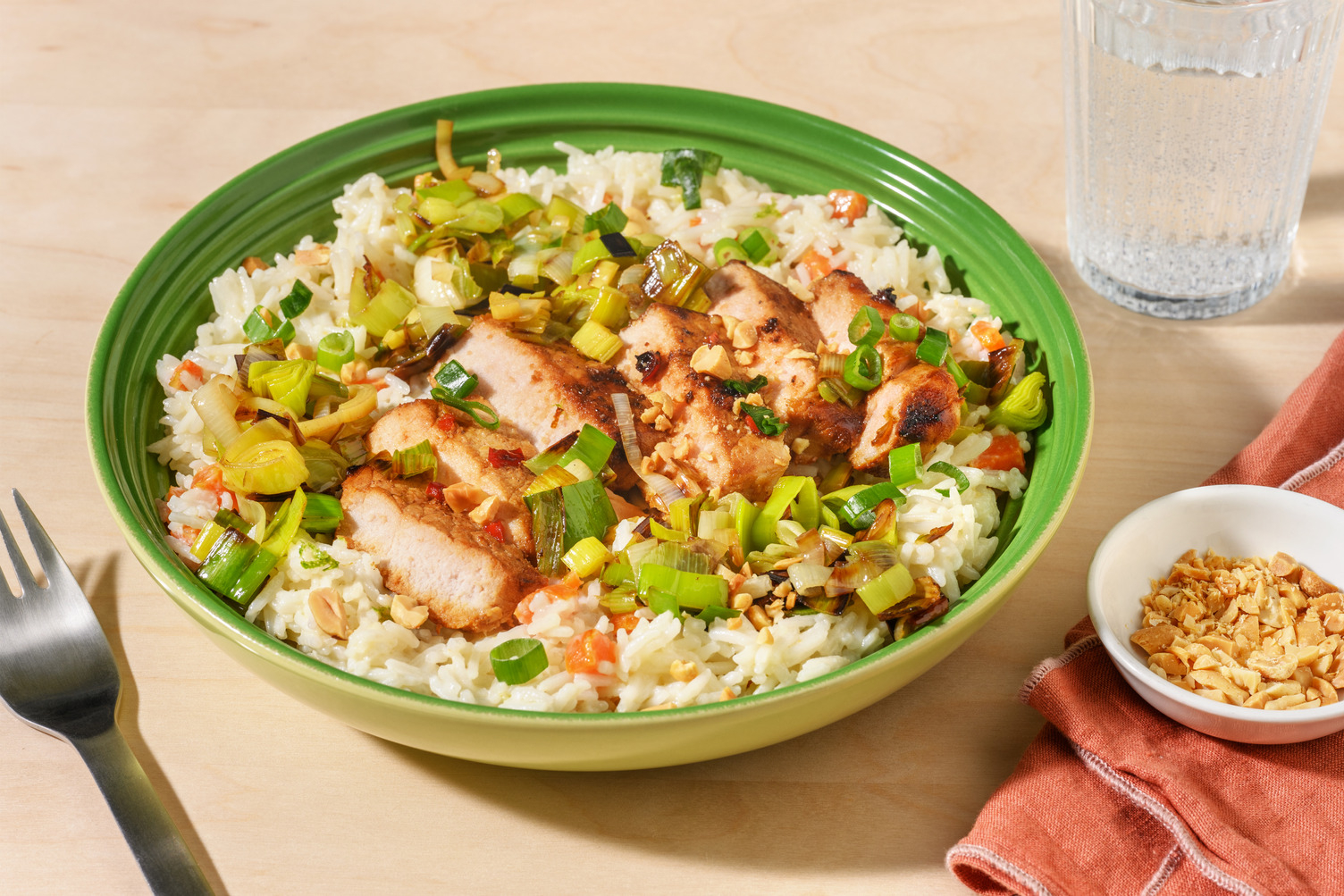 Porc grillé, riz au lait de coco & carotte