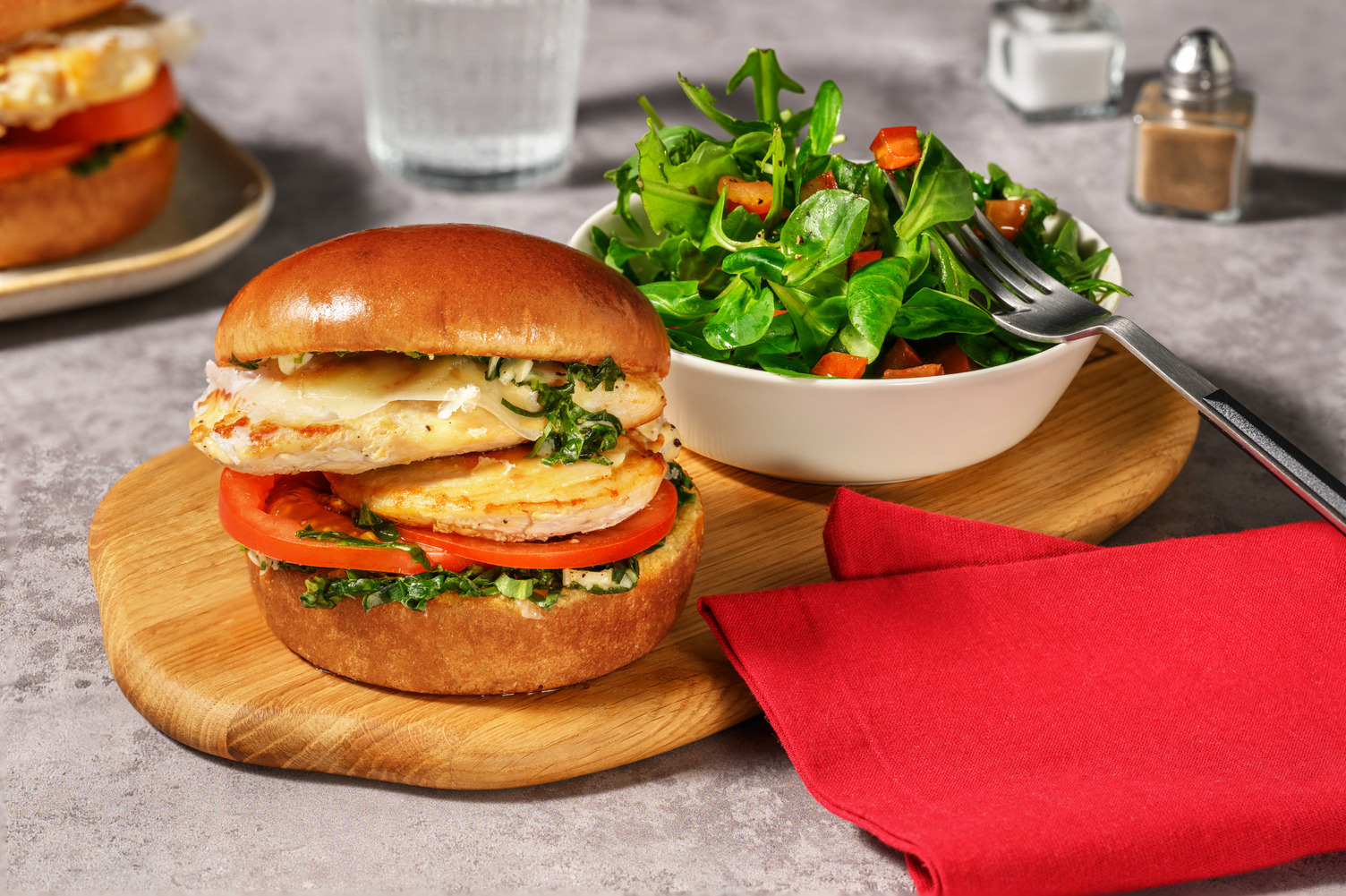 Burger poulet Label Rouge sauce pistou maison