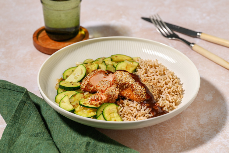 Zalm in sesamjasje met zoete Aziatische saus