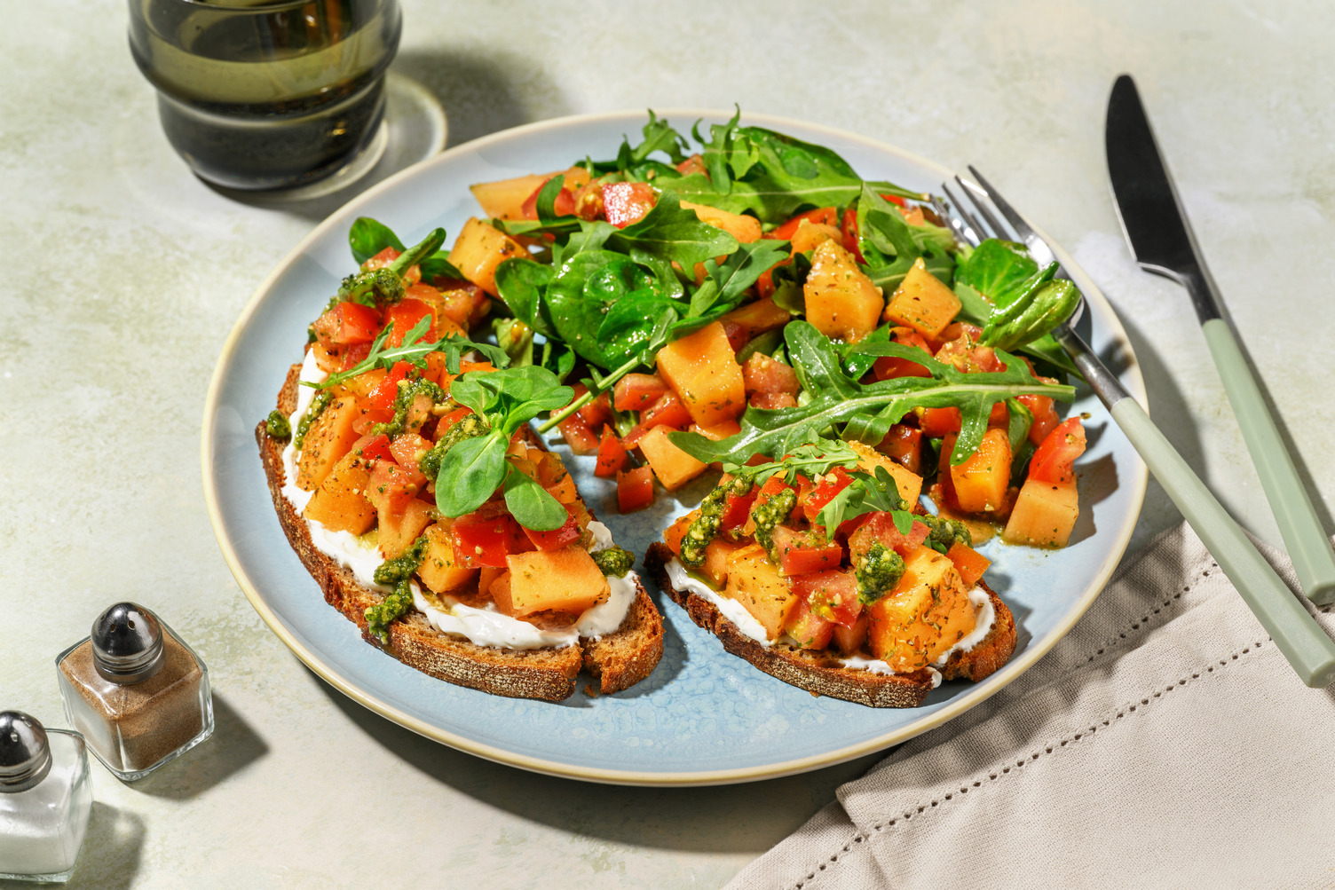 Bruschetta melon, crème de chèvre & tomate