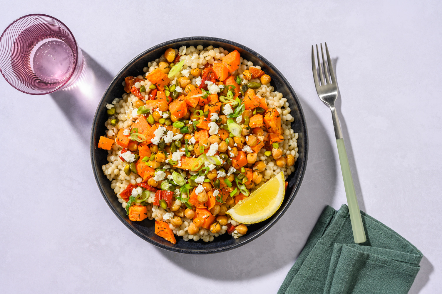 Couscous perlé, feta & pois chiches rôtis