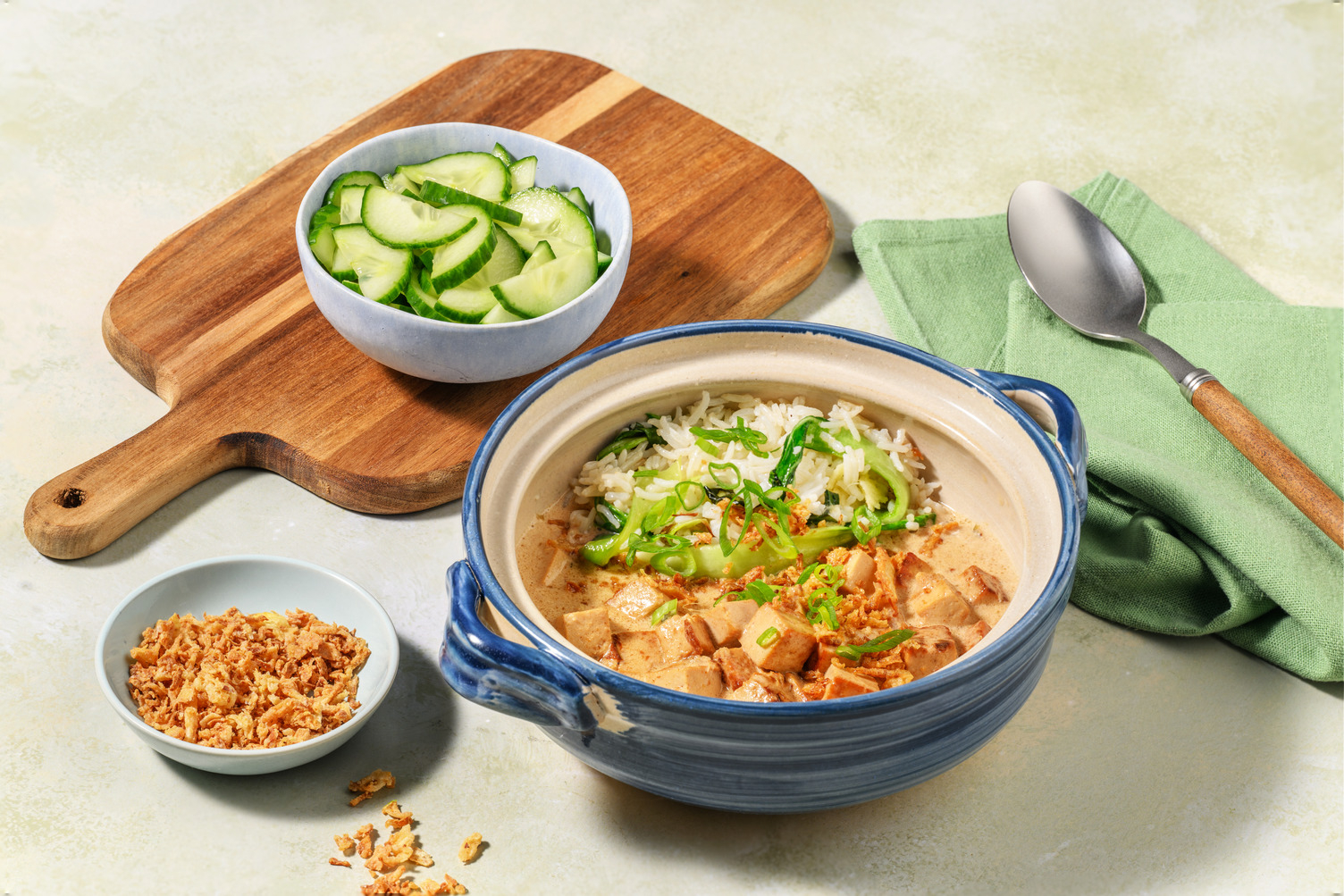 Le Végé : tofu sauce cacahuète & pak choï