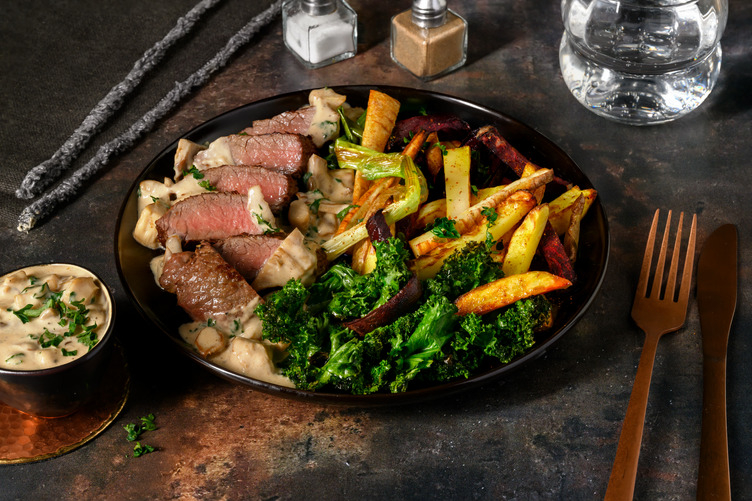 Stekt hjortstek och krämig svampsås