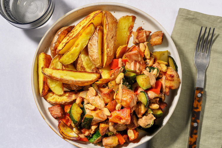 Pindatastische traybake met varkenshaasstukjes