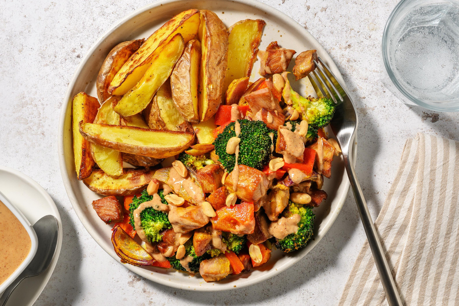 Pindatastische traybake met varkenshaas