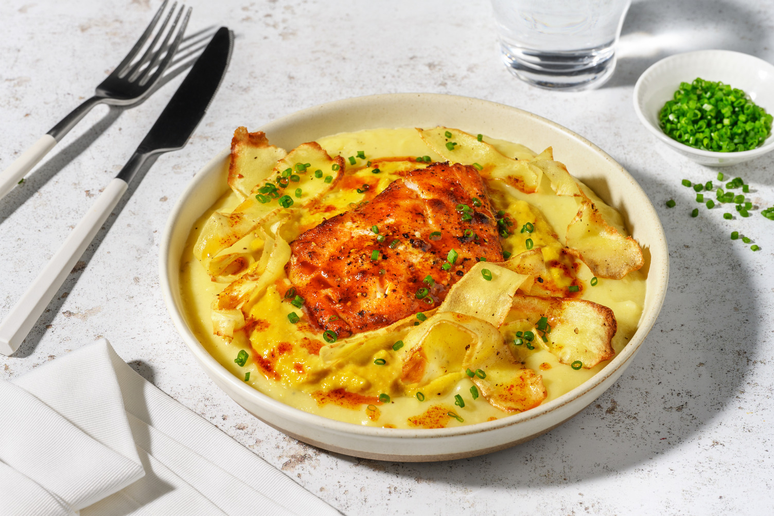 Extra de merluza al estilo cajún con chirivía crujiente