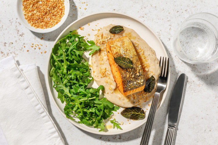 Extra de salmón noruego rápido en salsa de salvia y limón