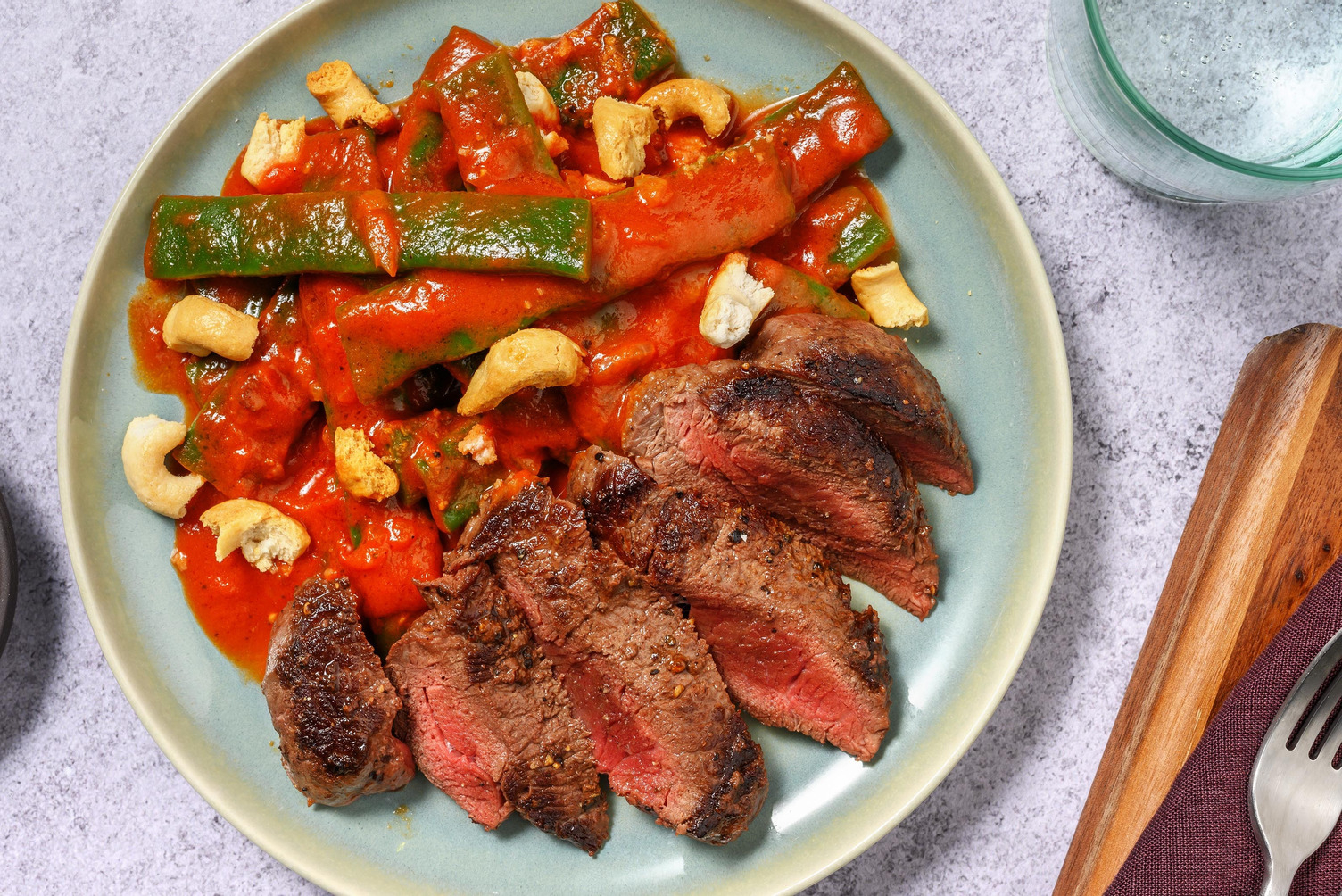 Tagliata di manzo e taccole alla pizzaiola