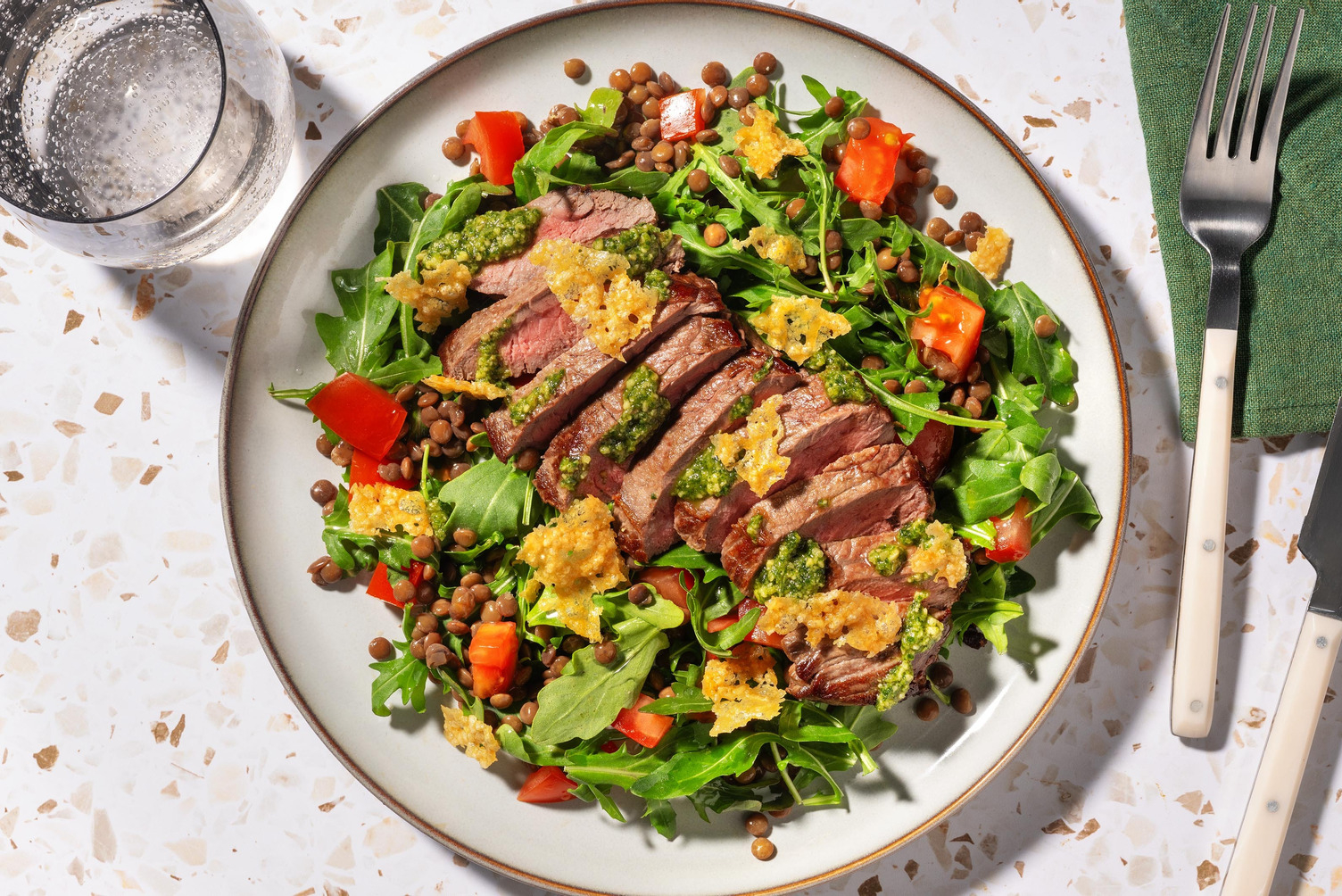 Scamone di manzo in insalata di lenticchie