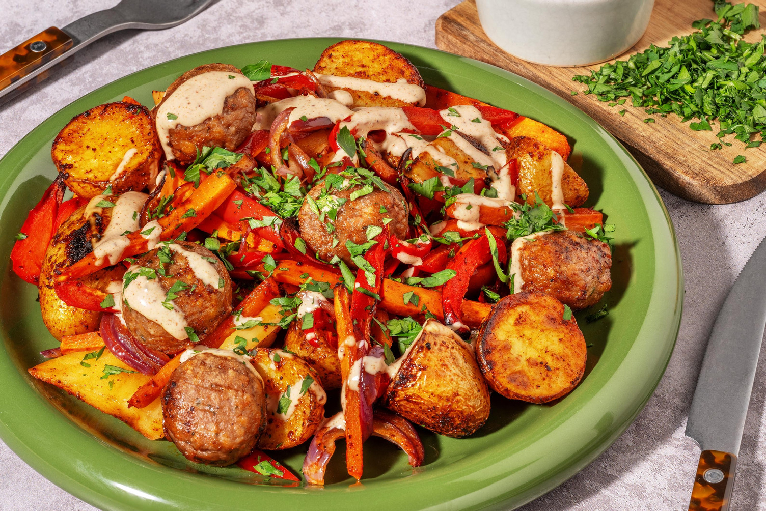 Boulettes végétariennes, grenailles et légumes