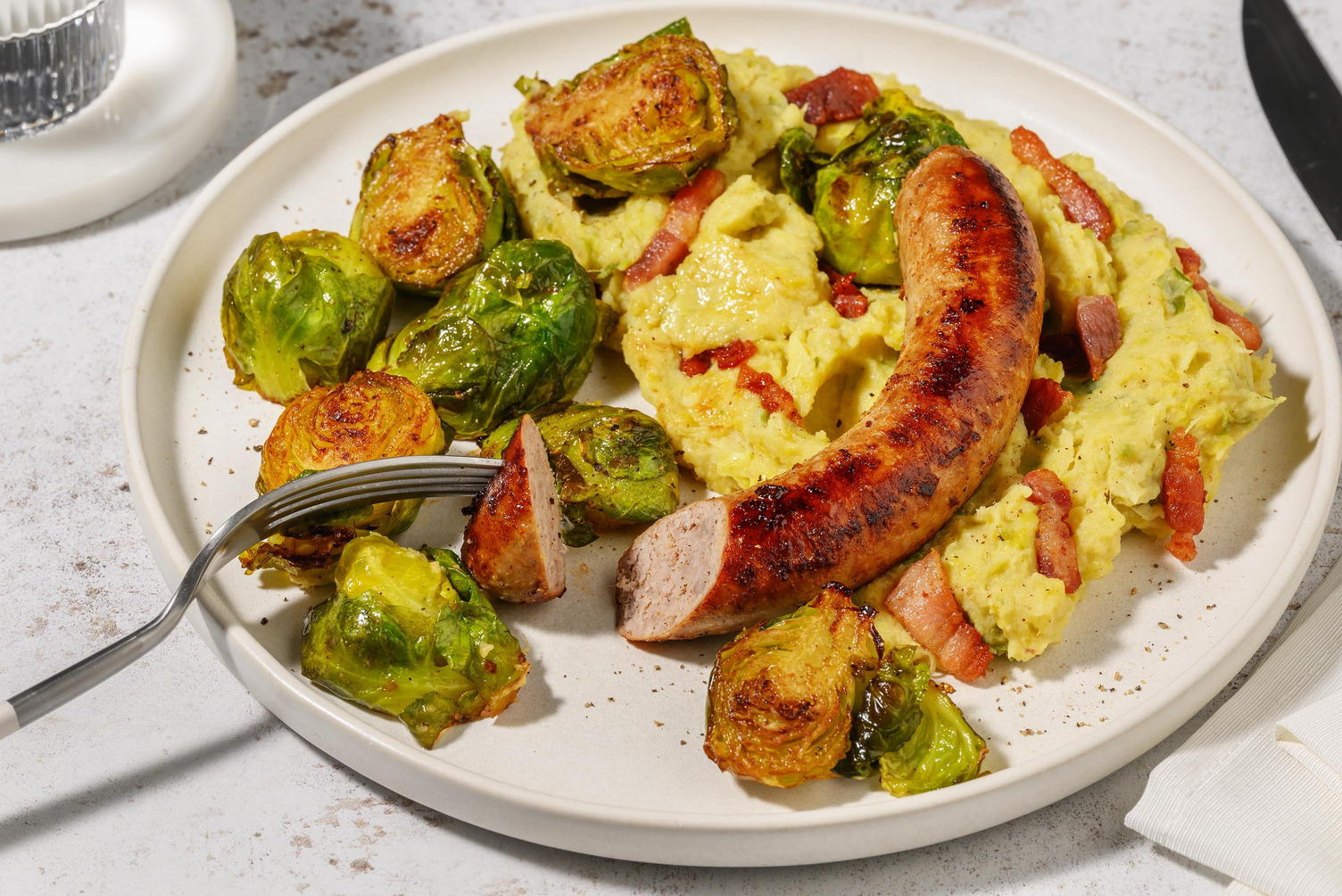 Stamppot van spruitjes en prei met varkensboerenworst