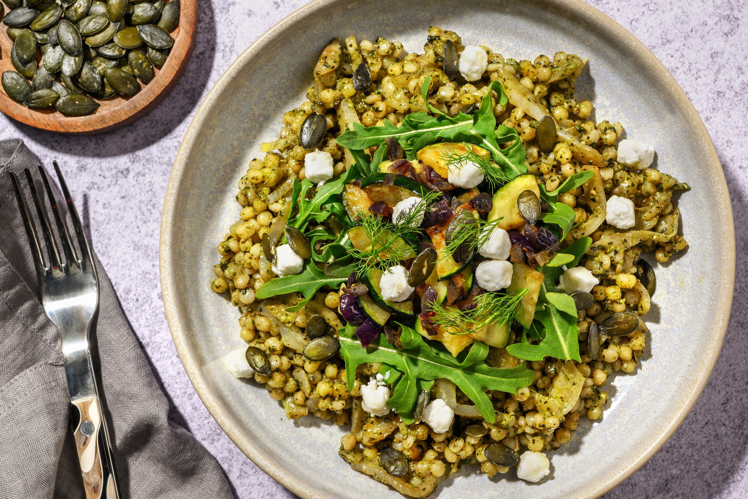 Couscous perlé au pesto maison et perles de chèvre au miel