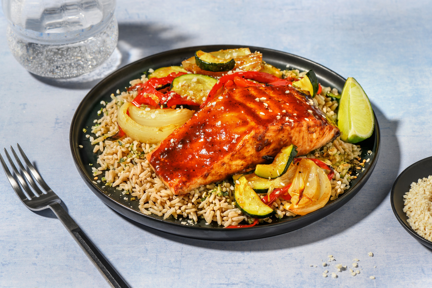 Hoisinzalm met sticky soja-groenten