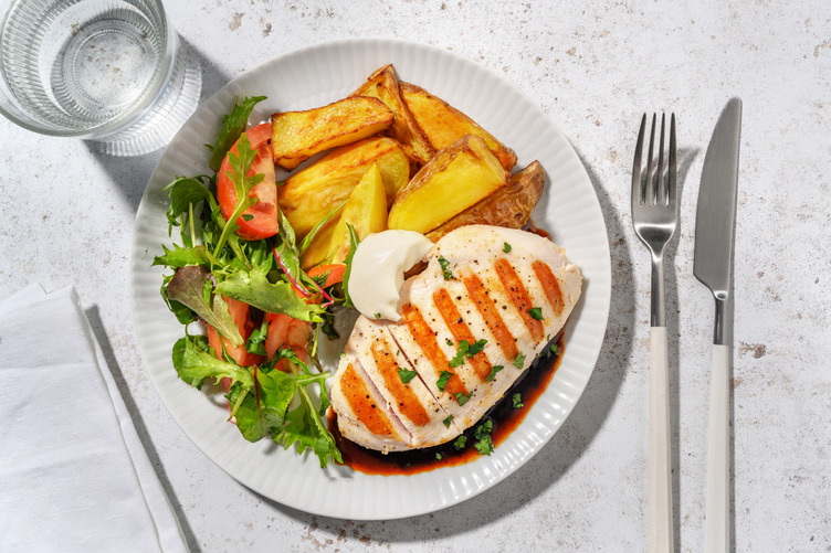 Kipfilet met knoflookjus en mesclunsalade