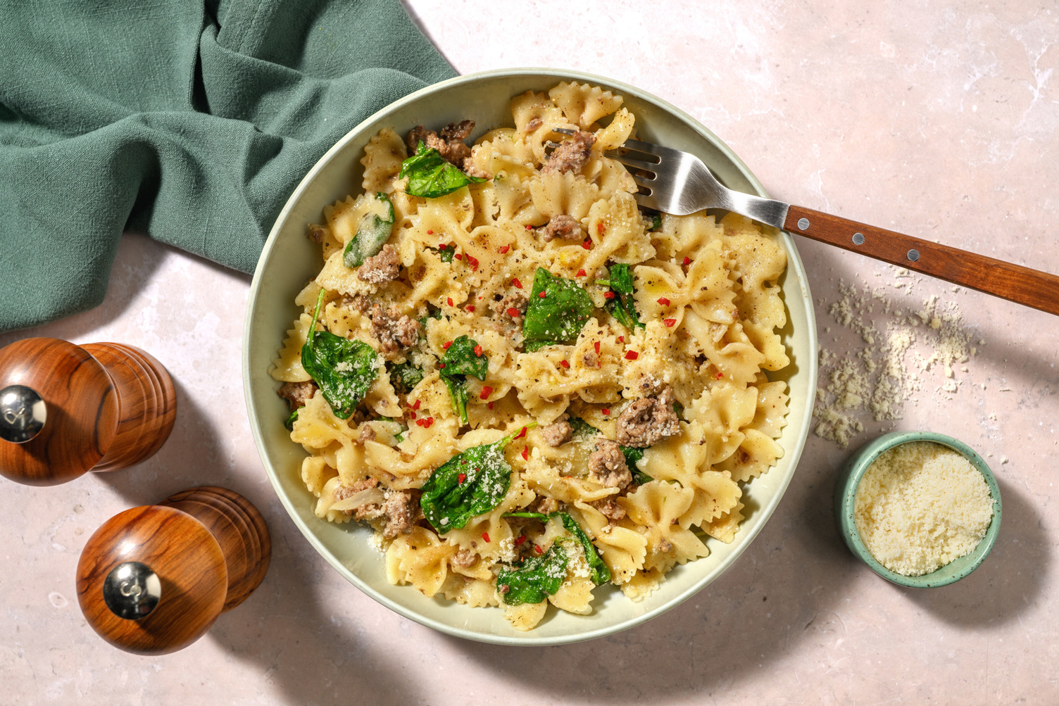 ¡Rápido y furioso! Farfalle con carne picada y chile