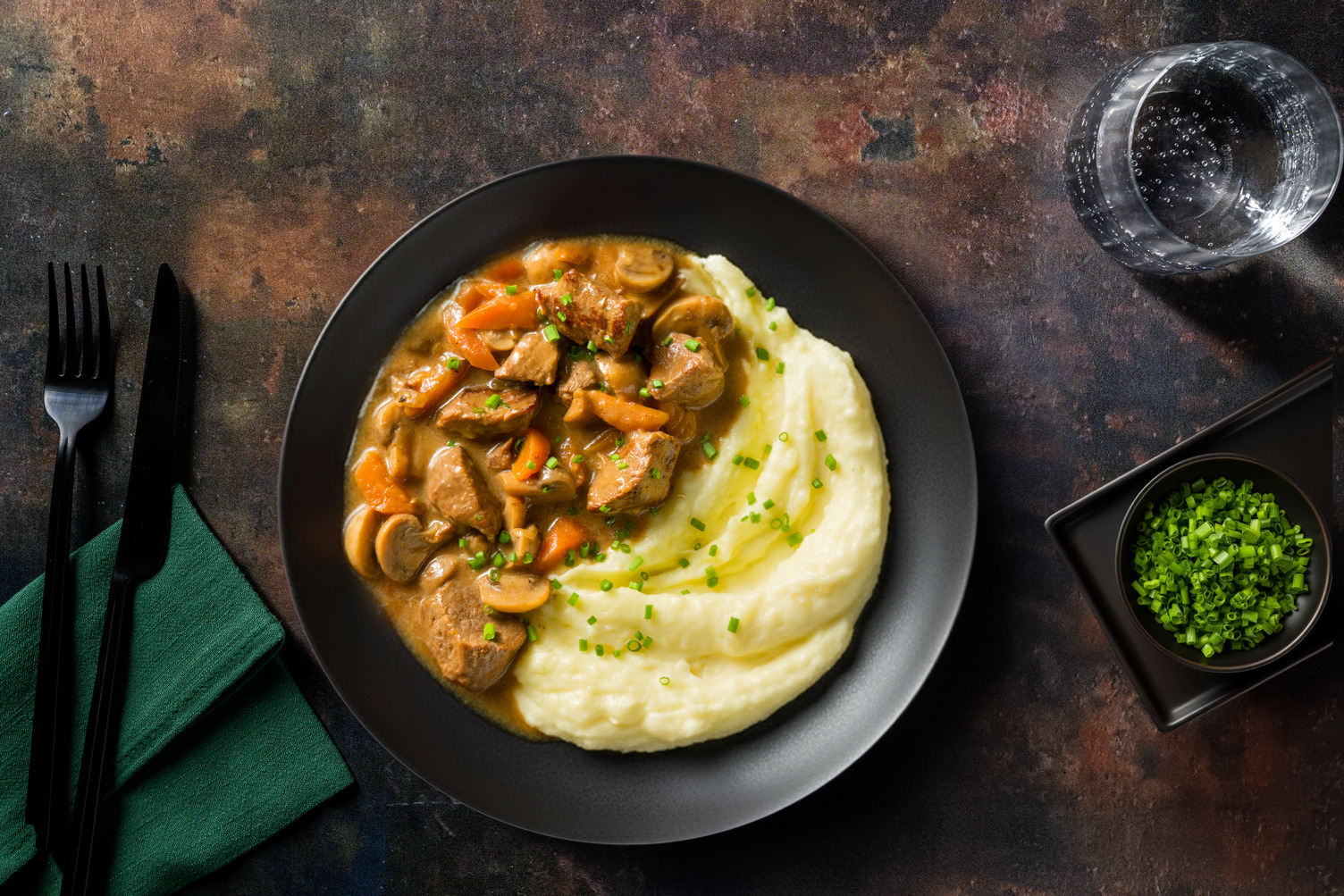 Mijoté de veau, purée & sa sauce forestière