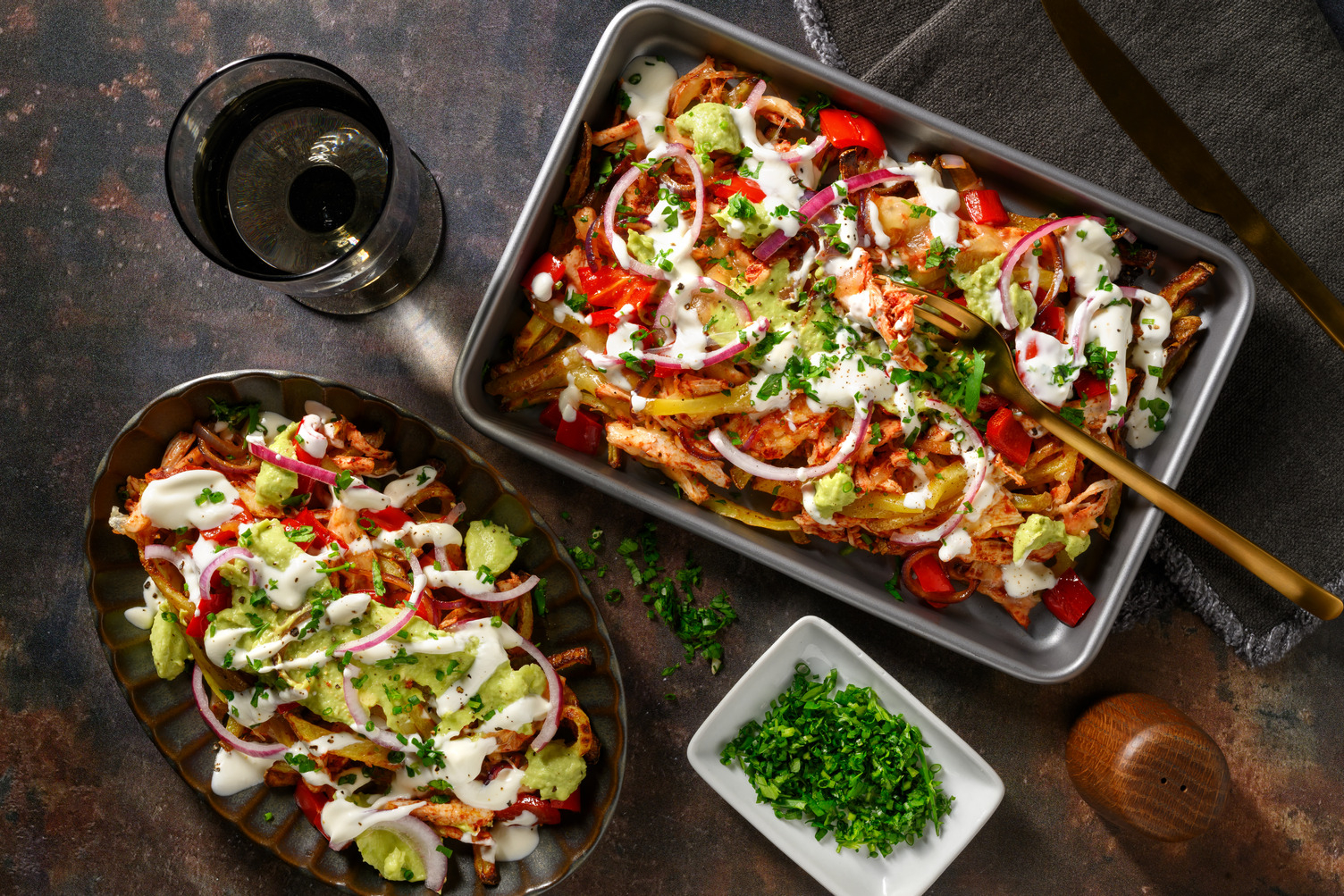 Loaded fries: cheddar, pickles & poulet BBQ